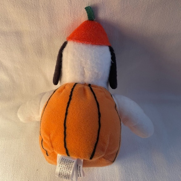 Whitman’s Halloween Snoopy Dracula and Snoopy Pumpkin Plush Set NWT - Picture 7 of 8
